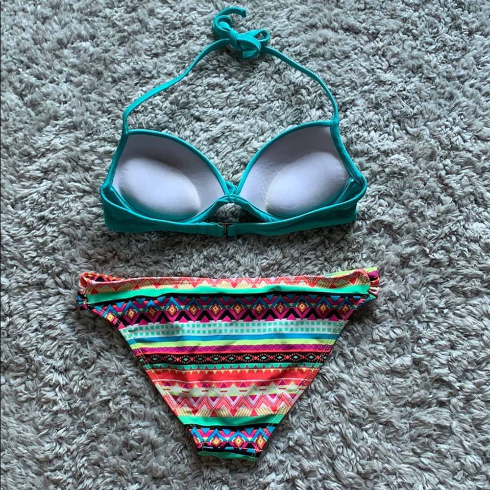 Bikini - Picture 2 of 2